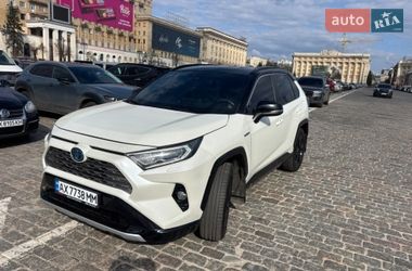 Позашляховик / Кросовер Toyota RAV4 2020 в Харкові