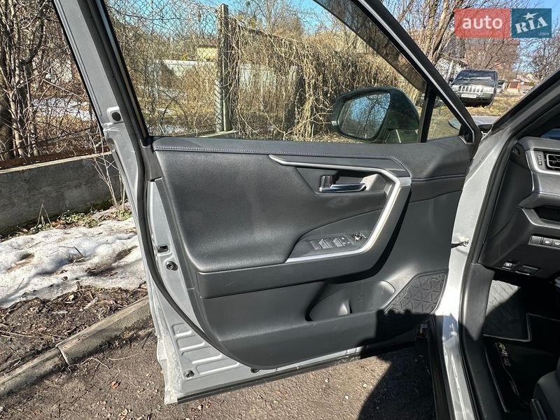 Внедорожник / Кроссовер Toyota RAV4 2019 в Киеве