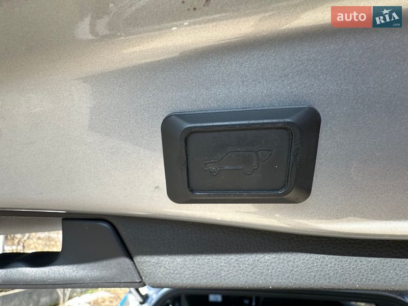 Внедорожник / Кроссовер Toyota RAV4 2019 в Киеве