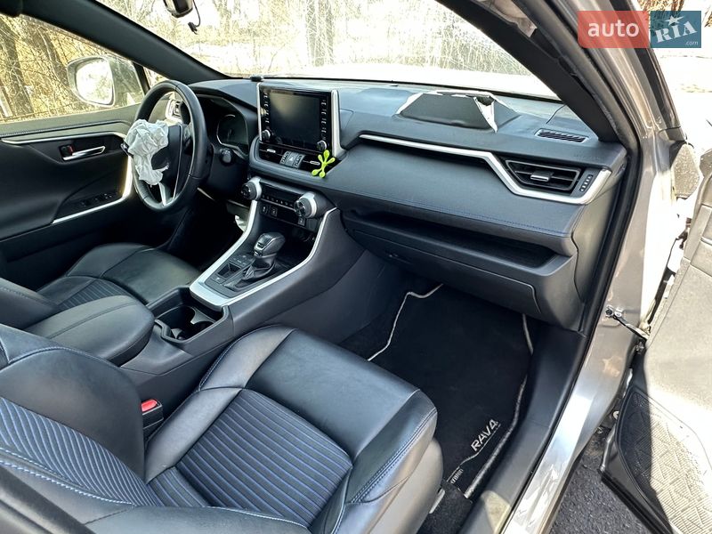 Внедорожник / Кроссовер Toyota RAV4 2019 в Киеве