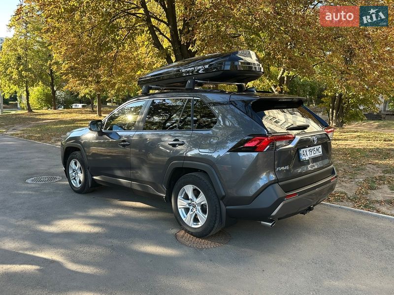Внедорожник / Кроссовер Toyota RAV4 2021 в Харькове