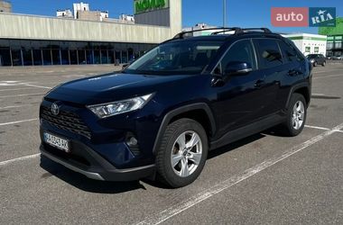 Внедорожник / Кроссовер Toyota RAV4 2019 в Киеве