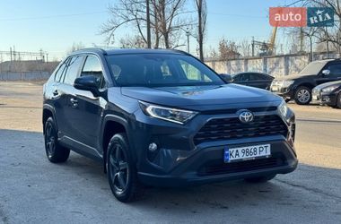 Внедорожник / Кроссовер Toyota RAV4 2020 в Киеве