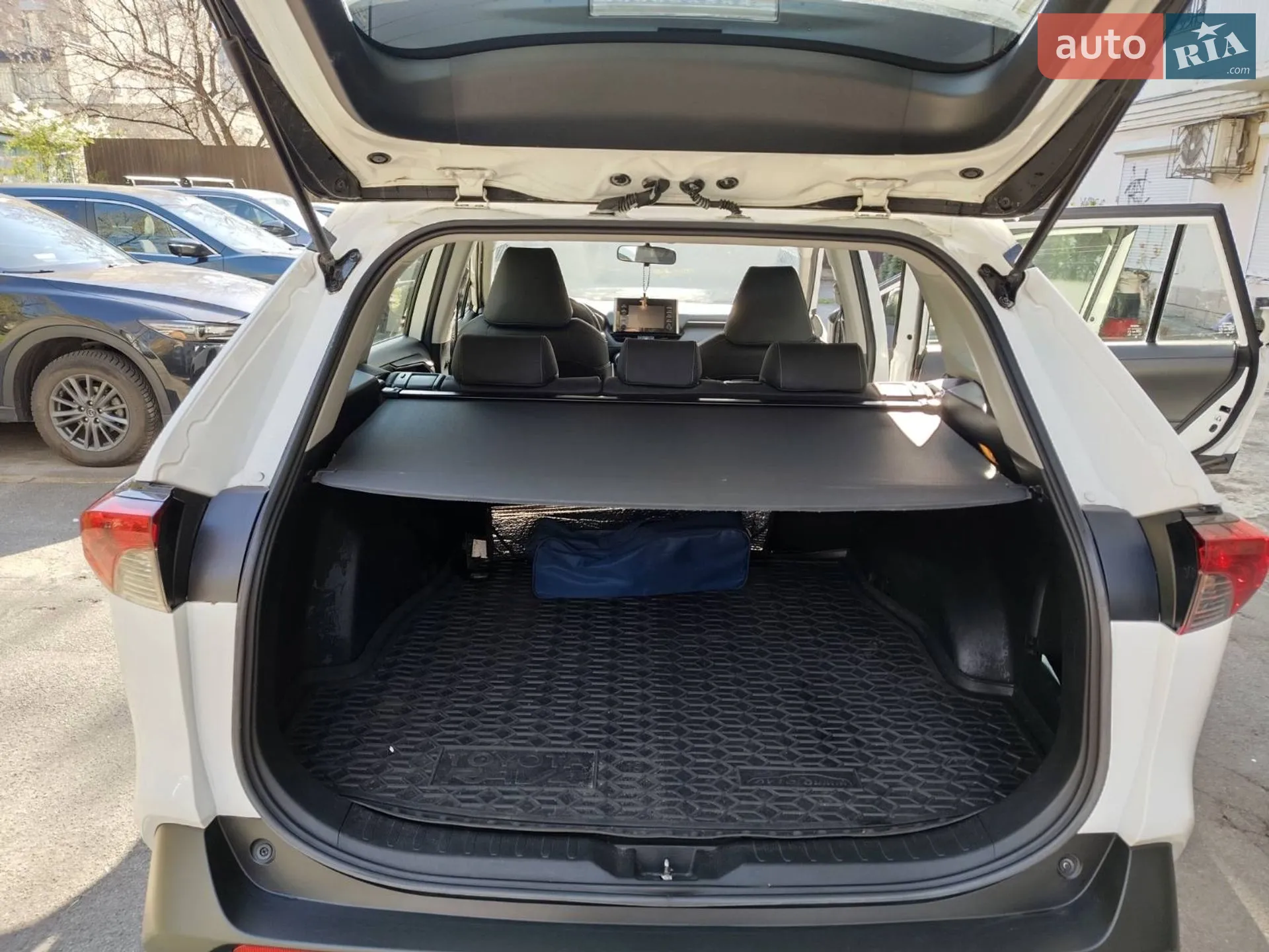 2018 Toyota RAV 4 - мініатюра 12