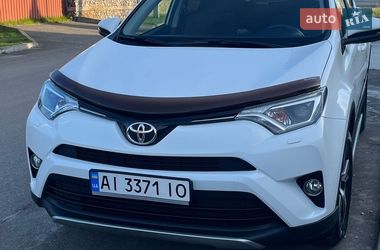 Внедорожник / Кроссовер Toyota RAV4 2017 в Софиевской Борщаговке