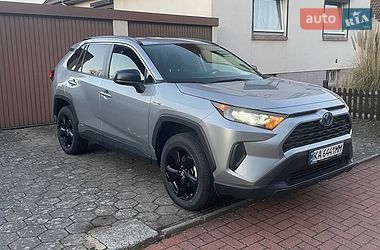 Внедорожник / Кроссовер Toyota RAV4 2021 в Киеве
