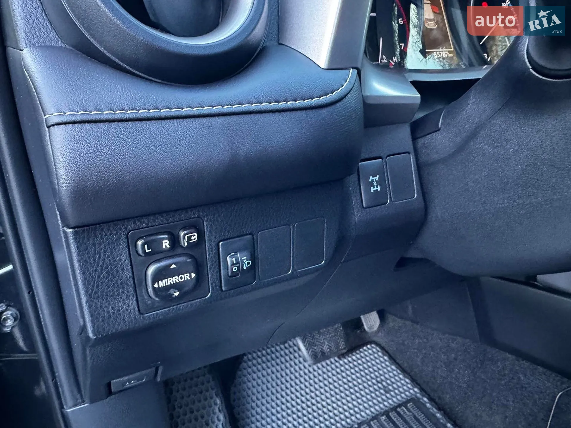 2017 Toyota RAV 4 - мініатюра 14
