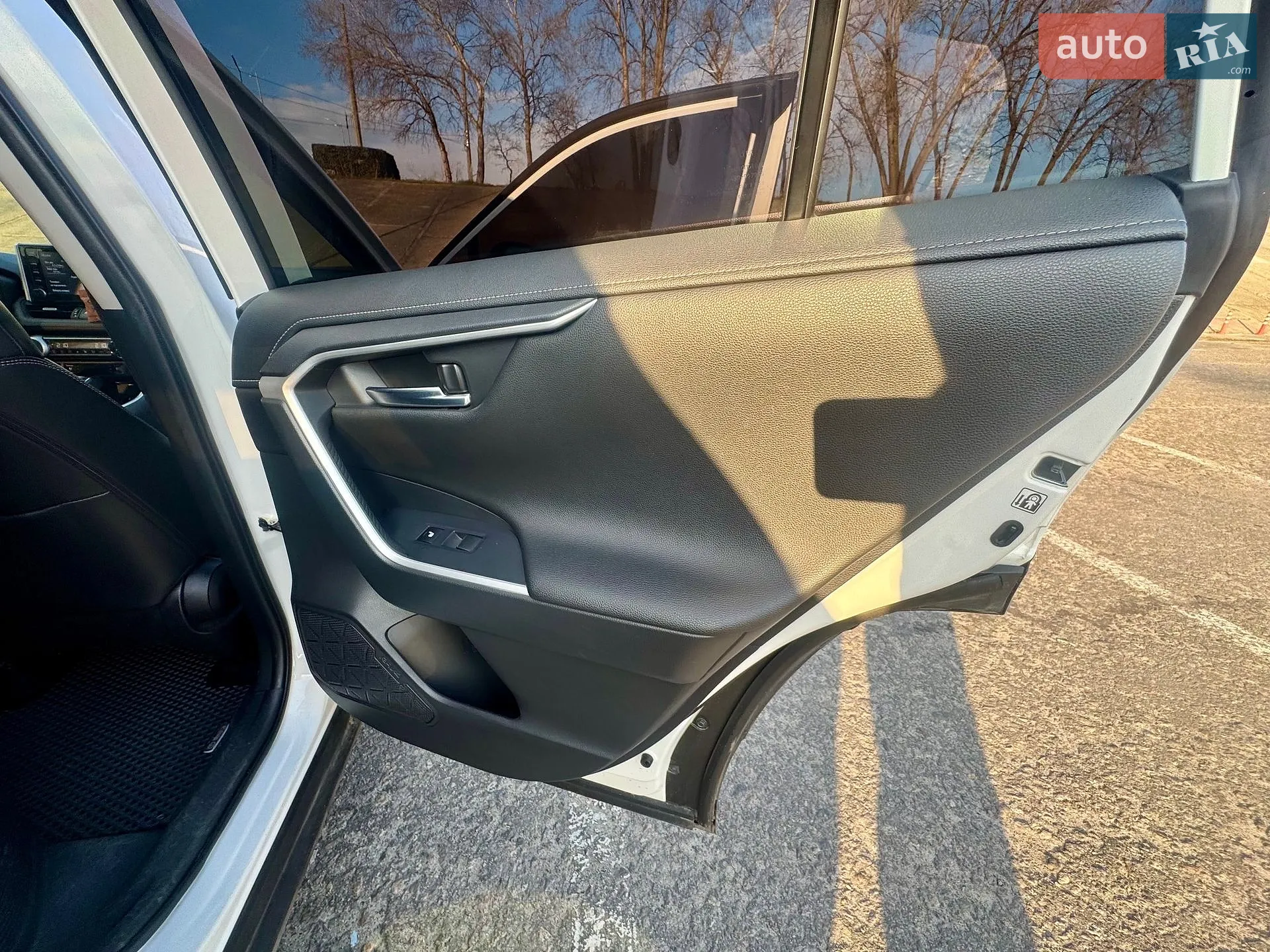 2019 Toyota RAV 4 - мініатюра 30