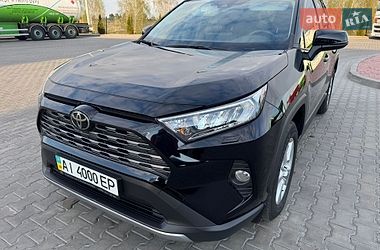 Позашляховик / Кросовер Toyota RAV4 2021 в Бучі