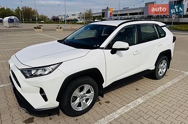 Внедорожник / Кроссовер Toyota RAV4 2020 в Киеве