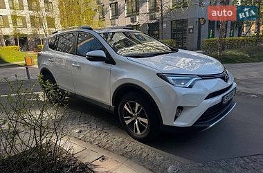 Внедорожник / Кроссовер Toyota RAV4 2015 в Киеве