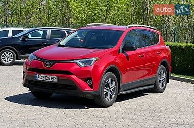 Позашляховик / Кросовер Toyota RAV4 2017 в Луцьку