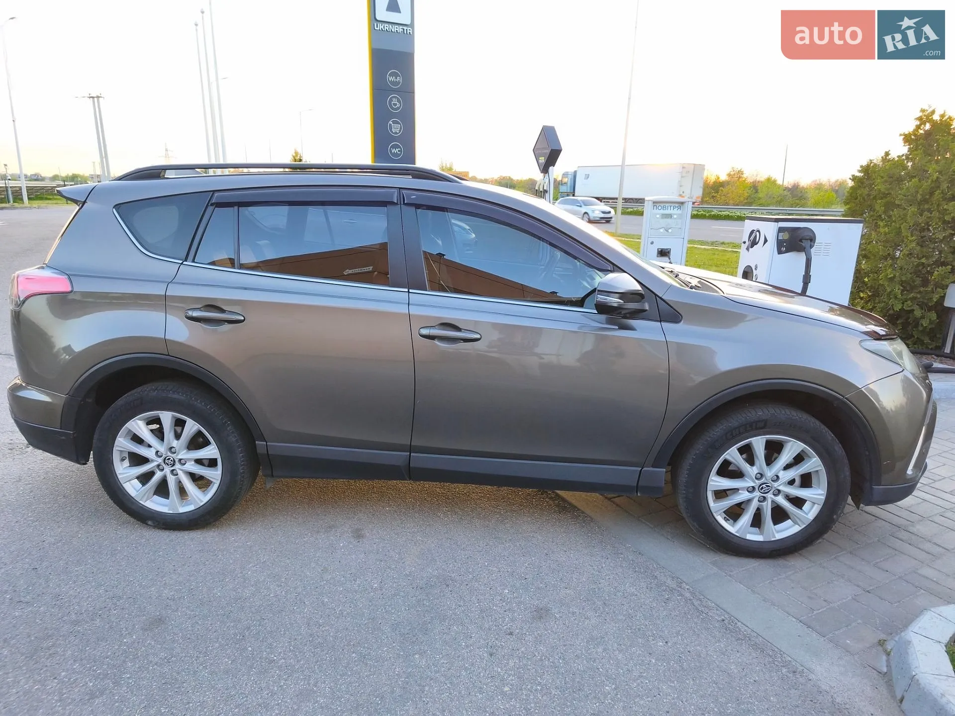 2016 Toyota RAV 4 - мініатюра 6