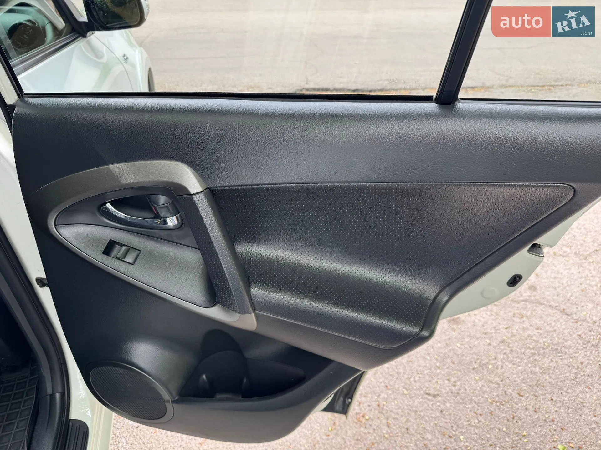2010 Toyota RAV 4 - мініатюра 18