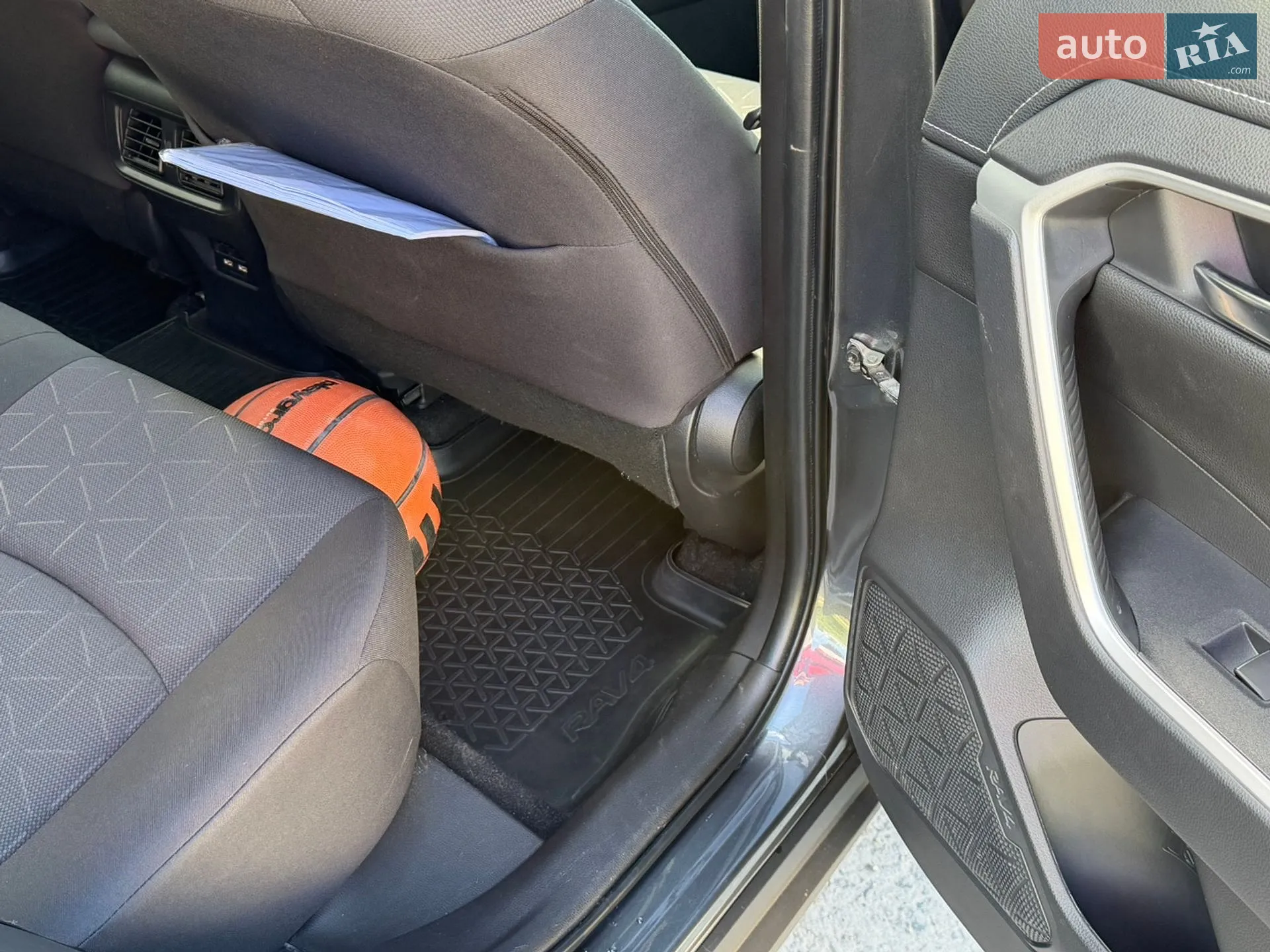 2021 Toyota RAV 4 - мініатюра 13