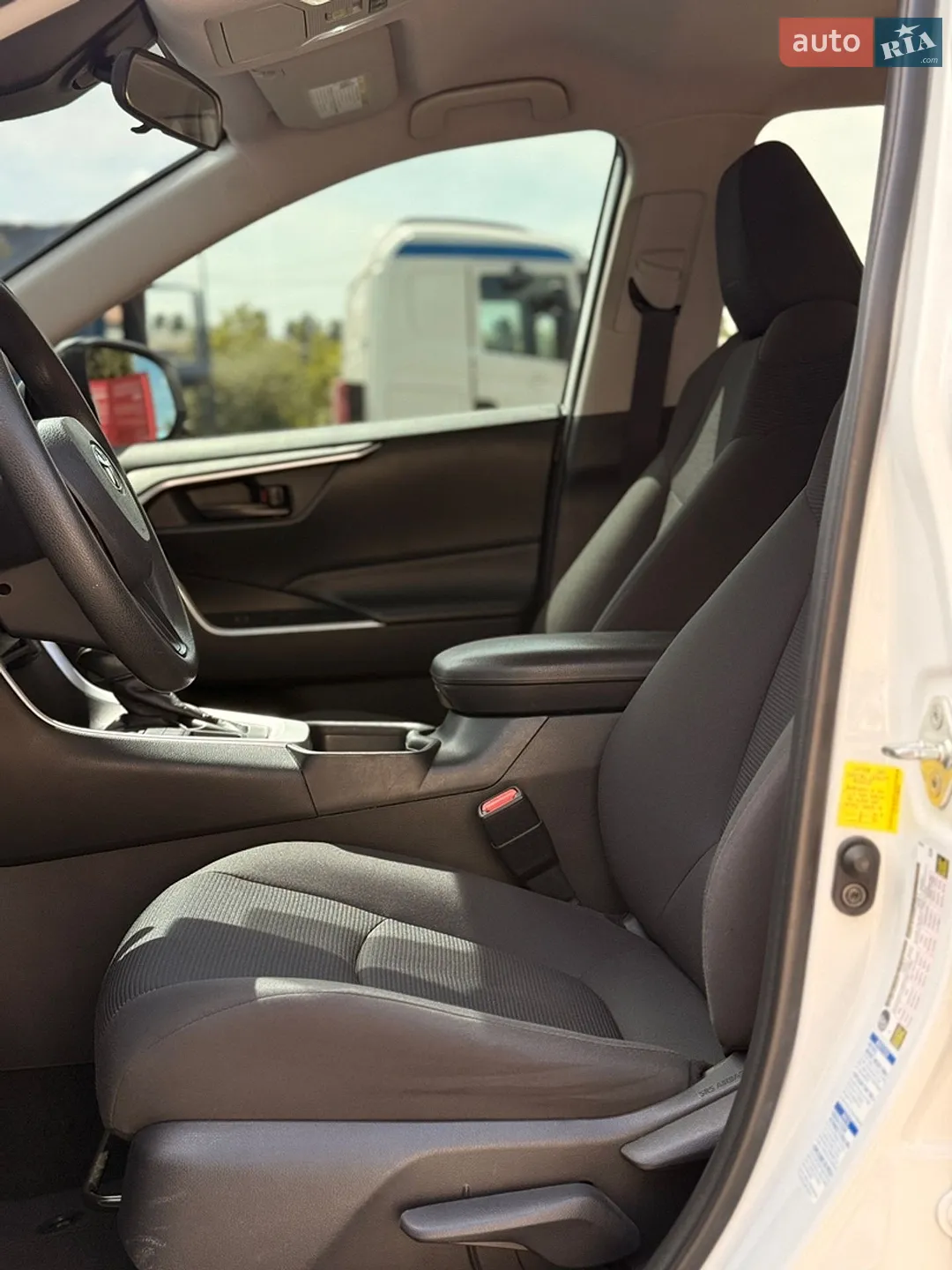 2019 Toyota RAV 4 - мініатюра 21