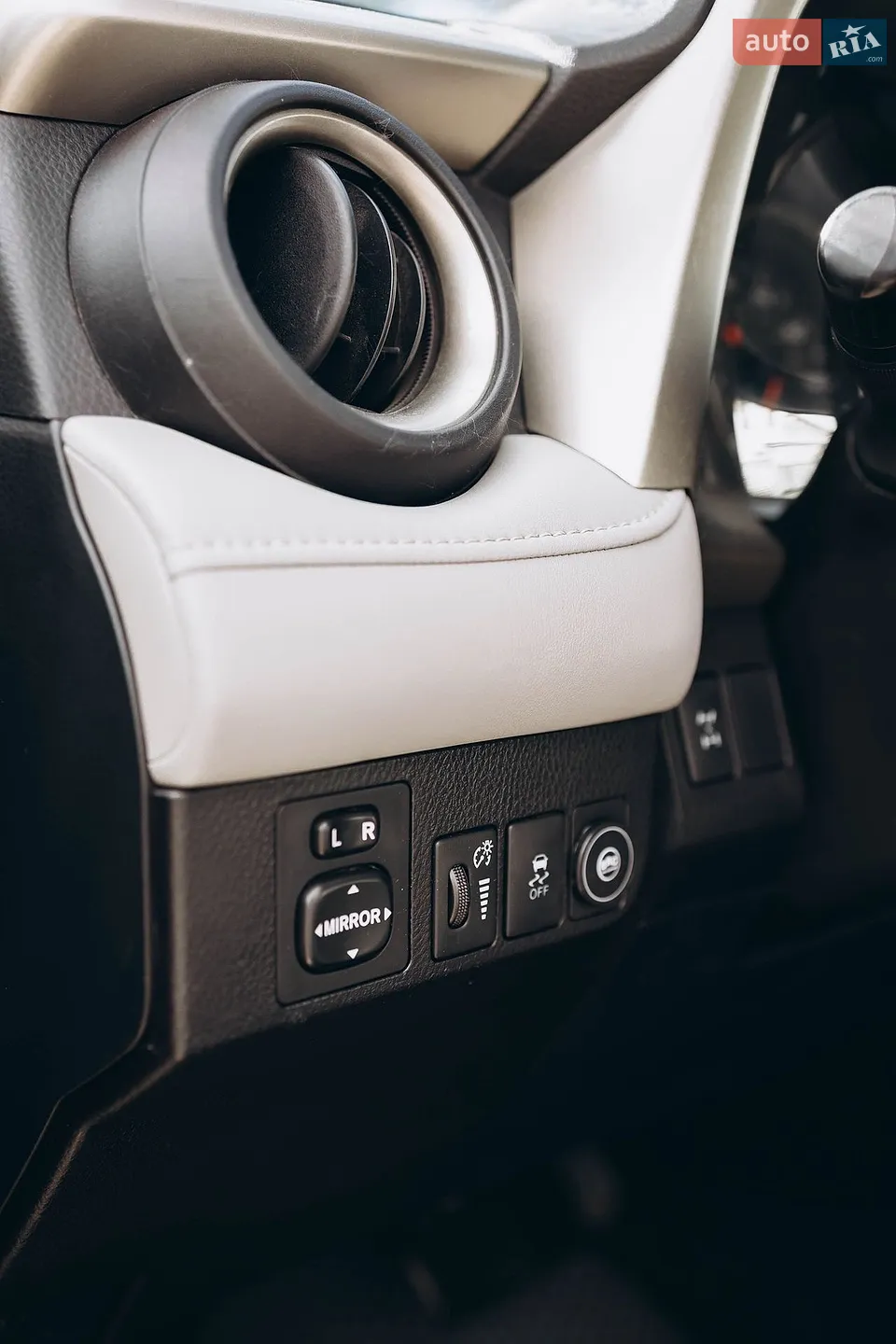 2015 Toyota RAV 4 - мініатюра 39
