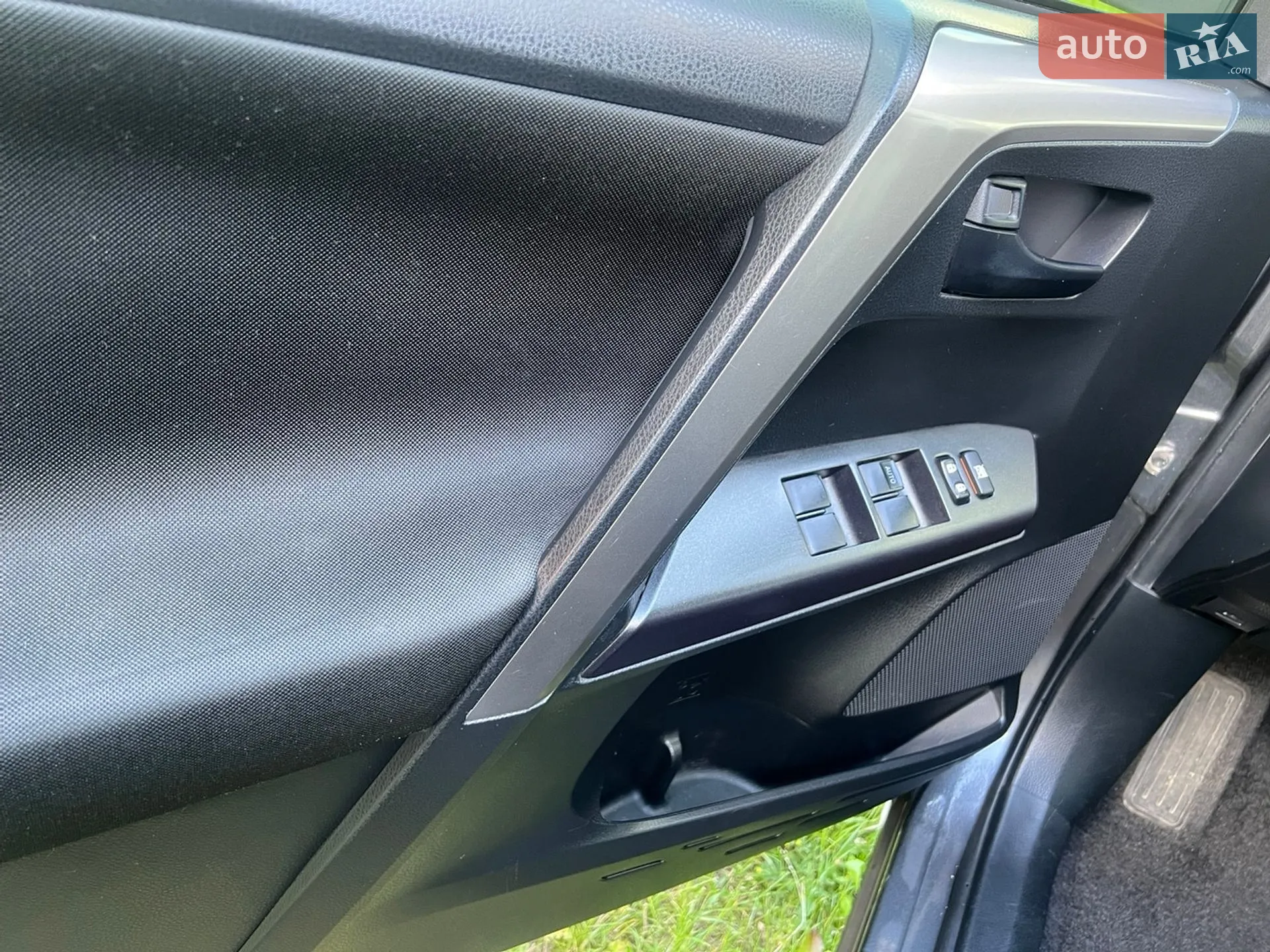 2018 Toyota RAV 4 - мініатюра 16
