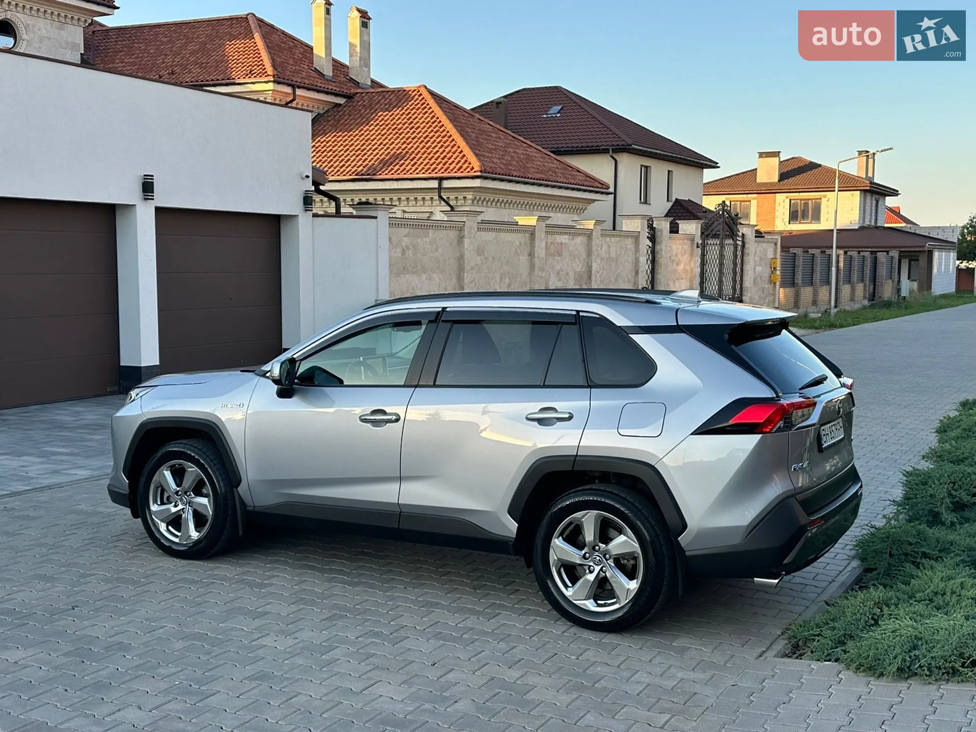 2019 Toyota RAV 4 - фото 1