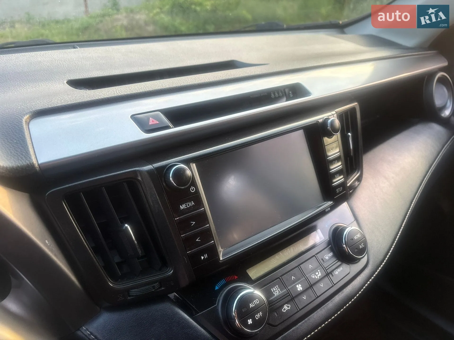 2018 Toyota RAV 4 - мініатюра 9