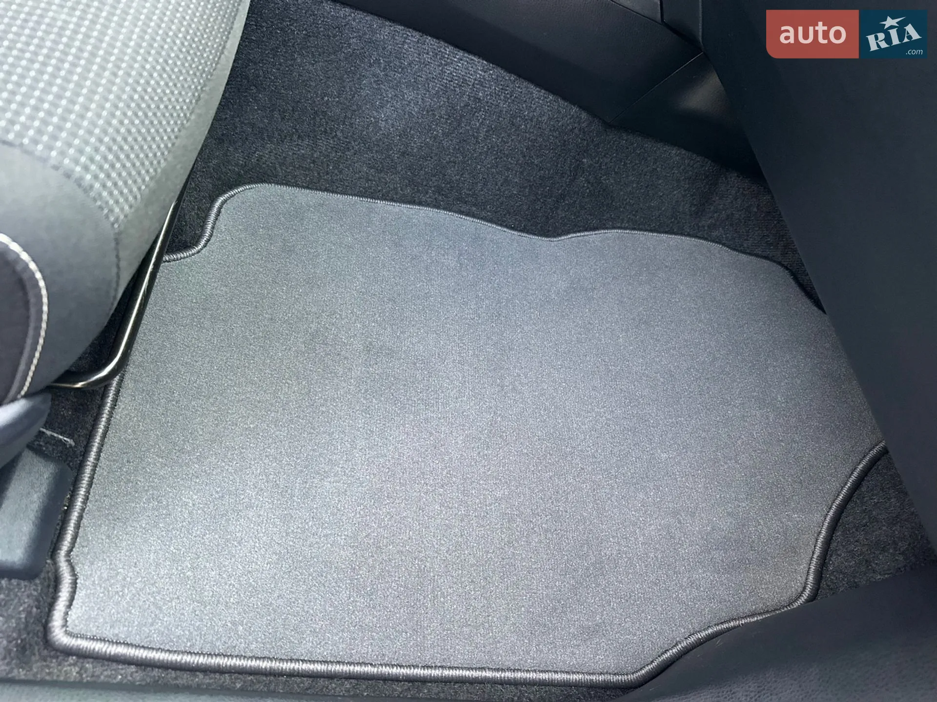 2017 Toyota RAV 4 - мініатюра 115