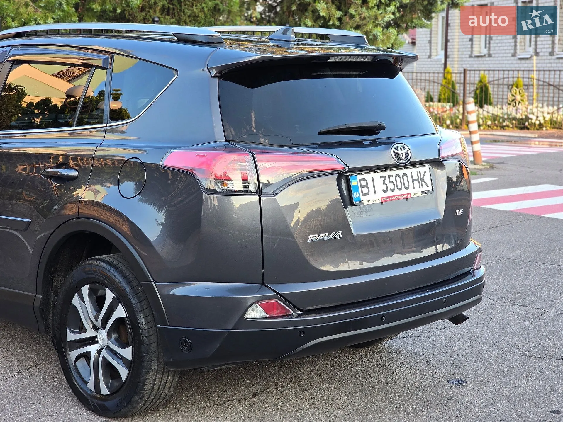 2017 Toyota RAV 4 - мініатюра 12