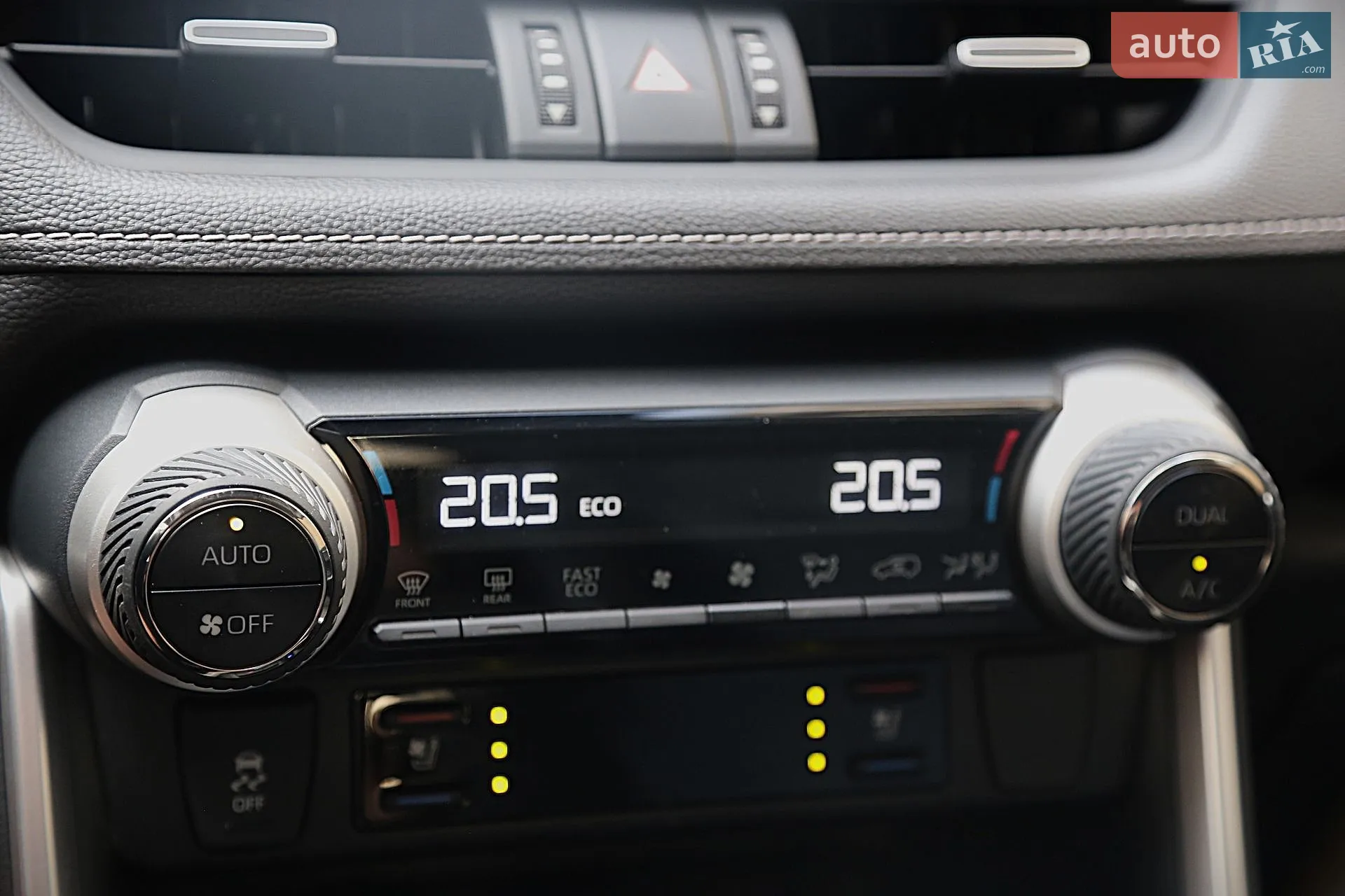 2019 Toyota RAV 4 - мініатюра 19