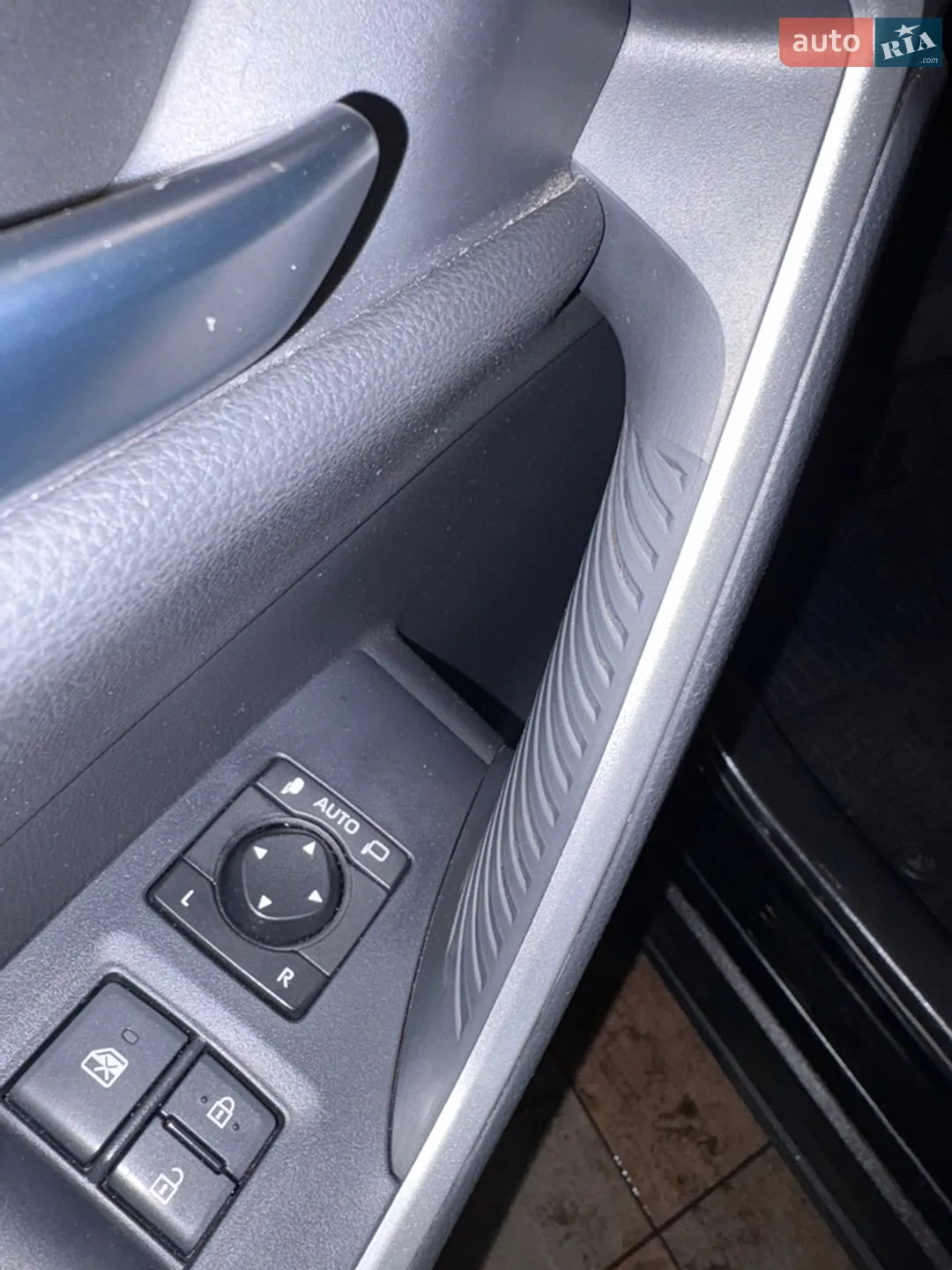 2019 Toyota RAV 4 - мініатюра 10