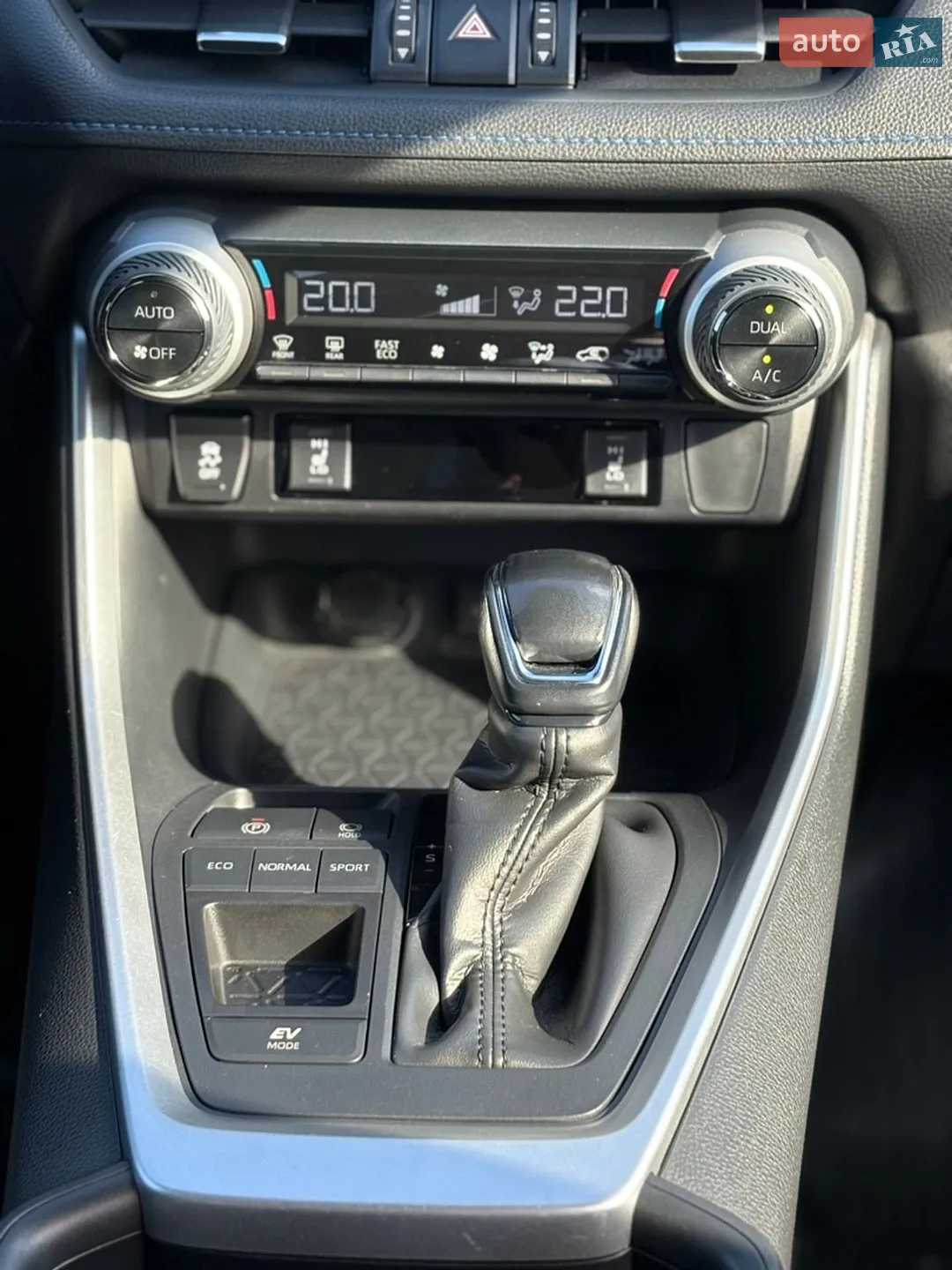 2019 Toyota RAV 4 - мініатюра 18