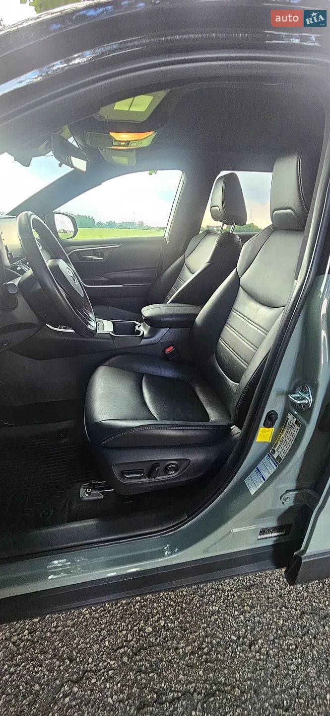 2022 Toyota RAV 4 - мініатюра 11
