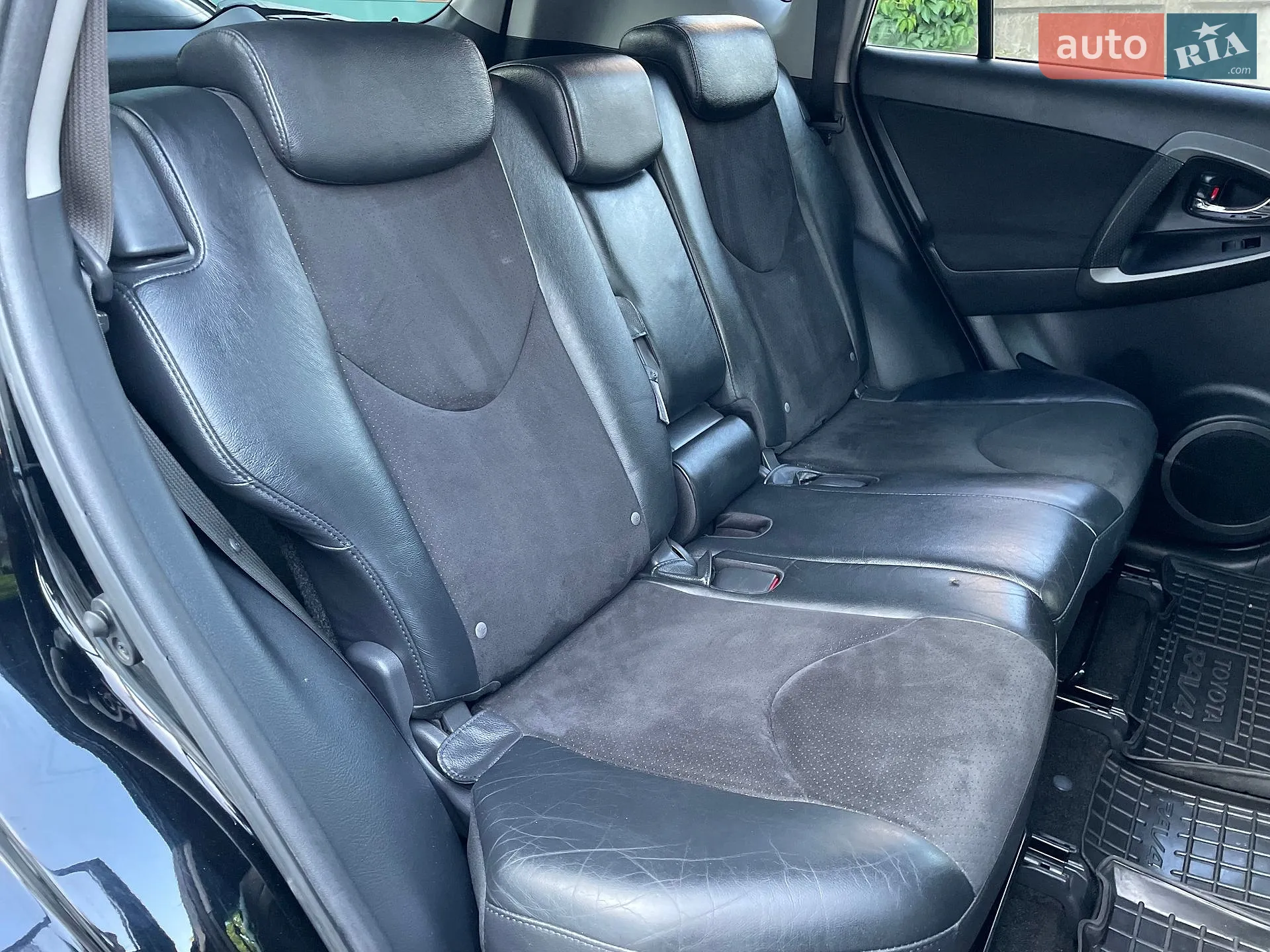 2011 Toyota RAV 4 - мініатюра 144