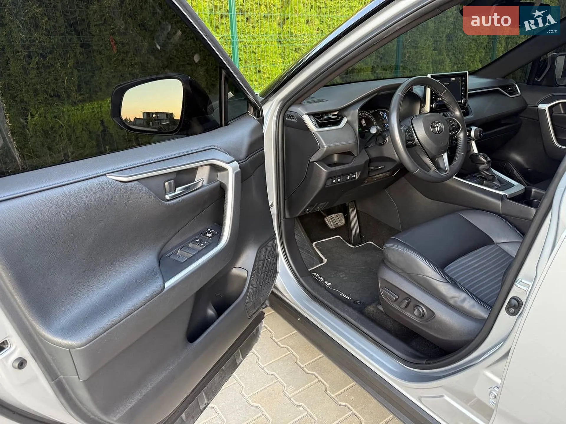 2021 Toyota RAV 4 - мініатюра 17