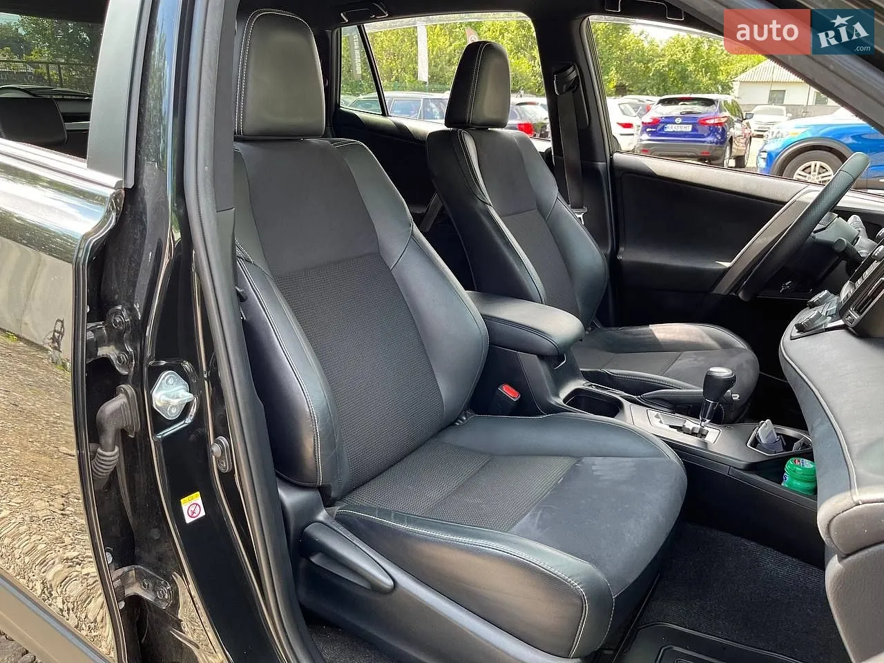 2017 Toyota RAV 4 - мініатюра 16