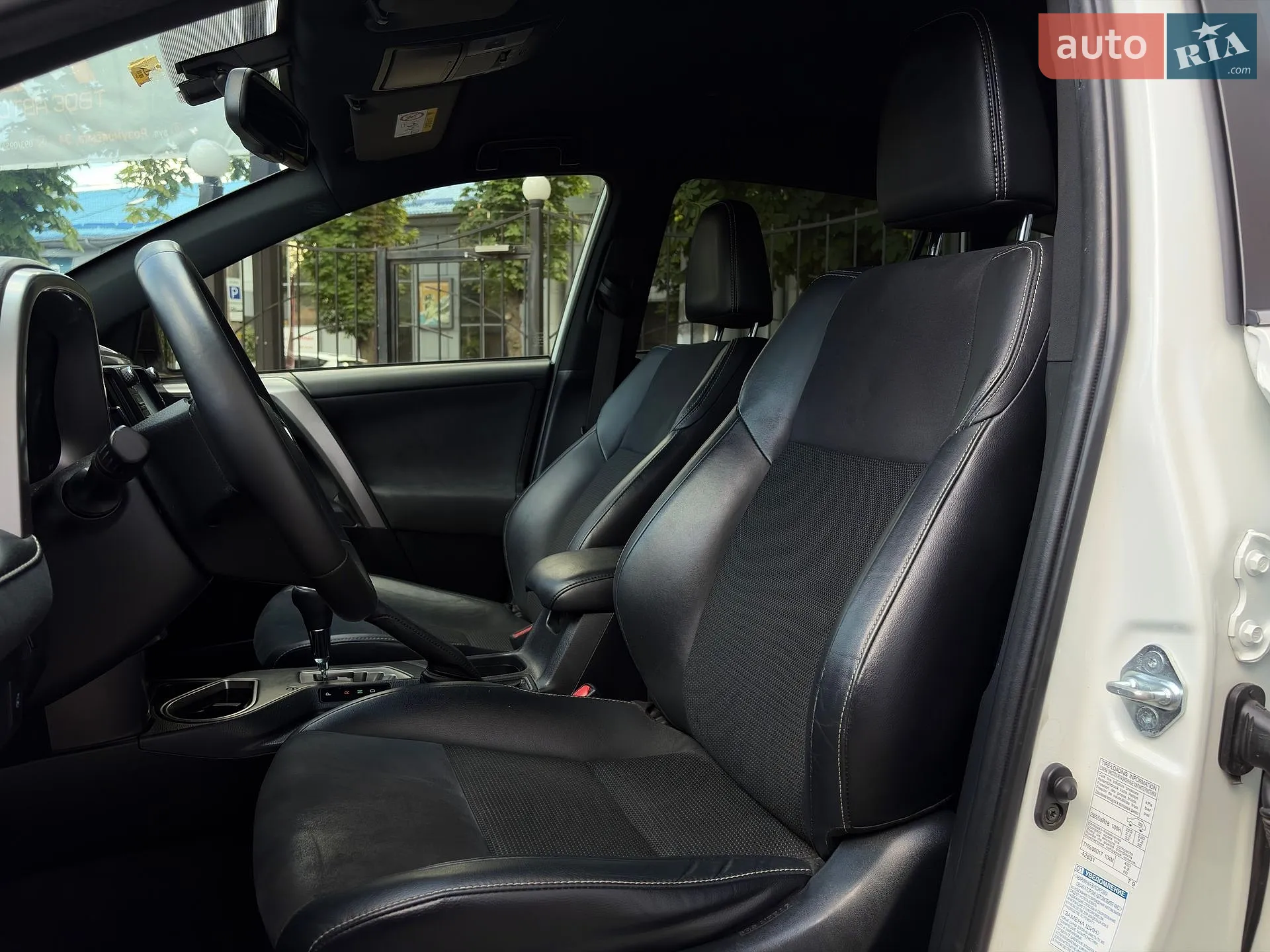 2017 Toyota RAV 4 - мініатюра 21