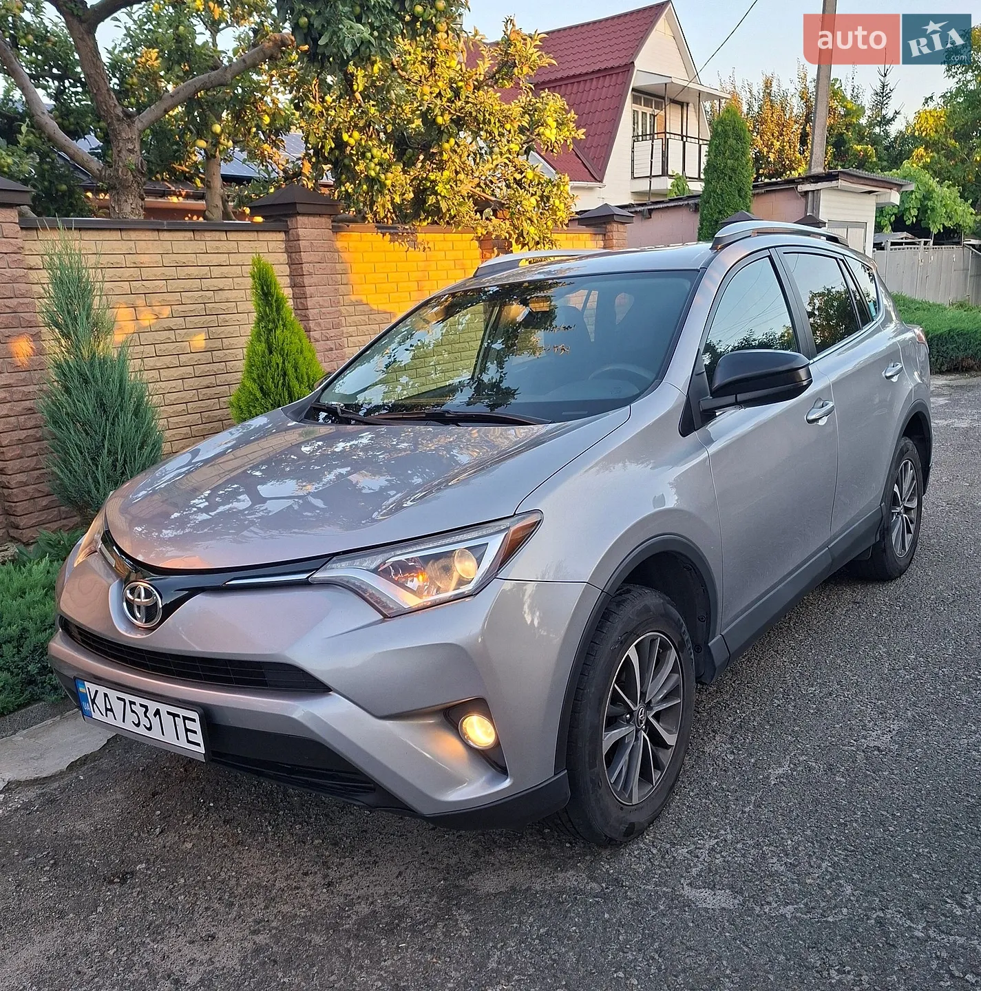 2016 Toyota RAV 4 - фото 1