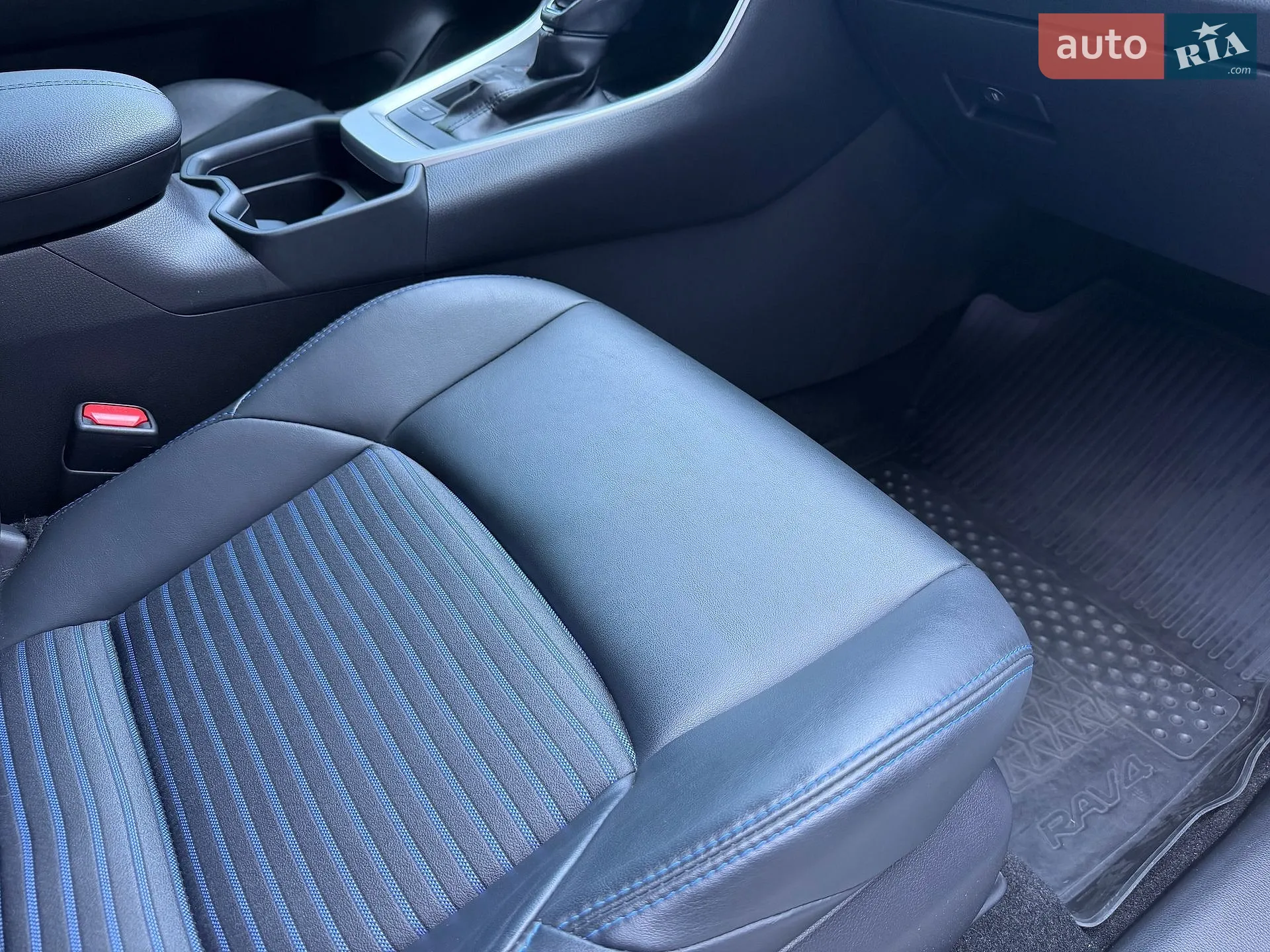 2020 Toyota RAV 4 - мініатюра 19