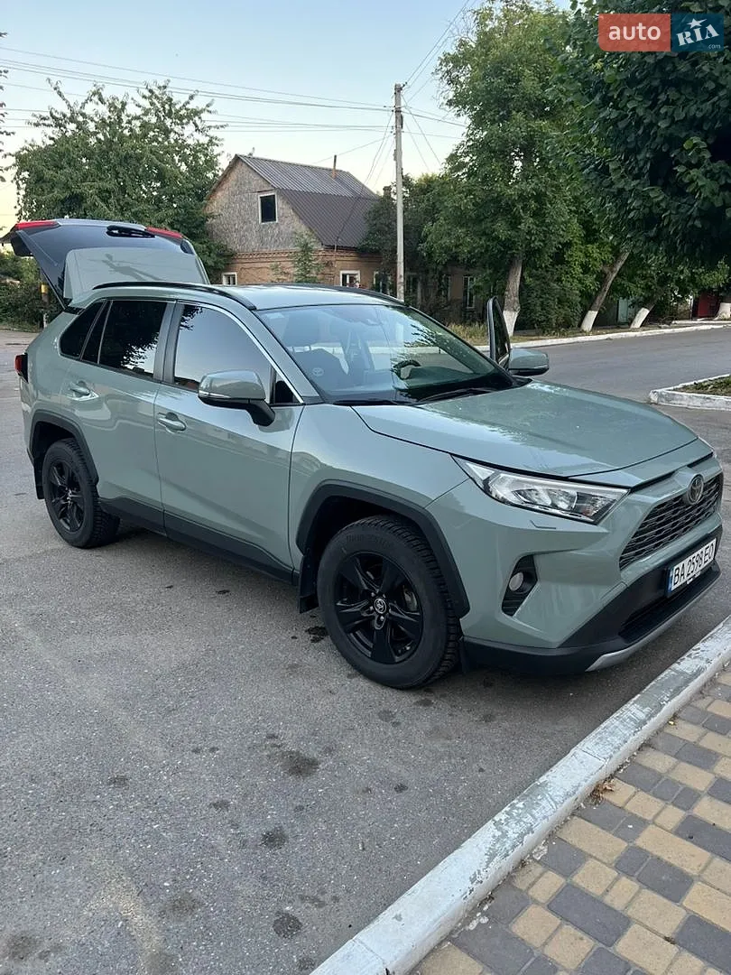 2020 Toyota RAV 4 - фото 1
