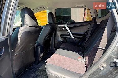 Внедорожник / Кроссовер Toyota RAV4 2017 в Шептицькому