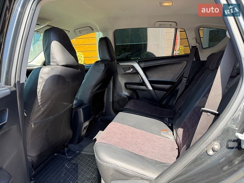 Внедорожник / Кроссовер Toyota RAV4 2017 в Шептицькому