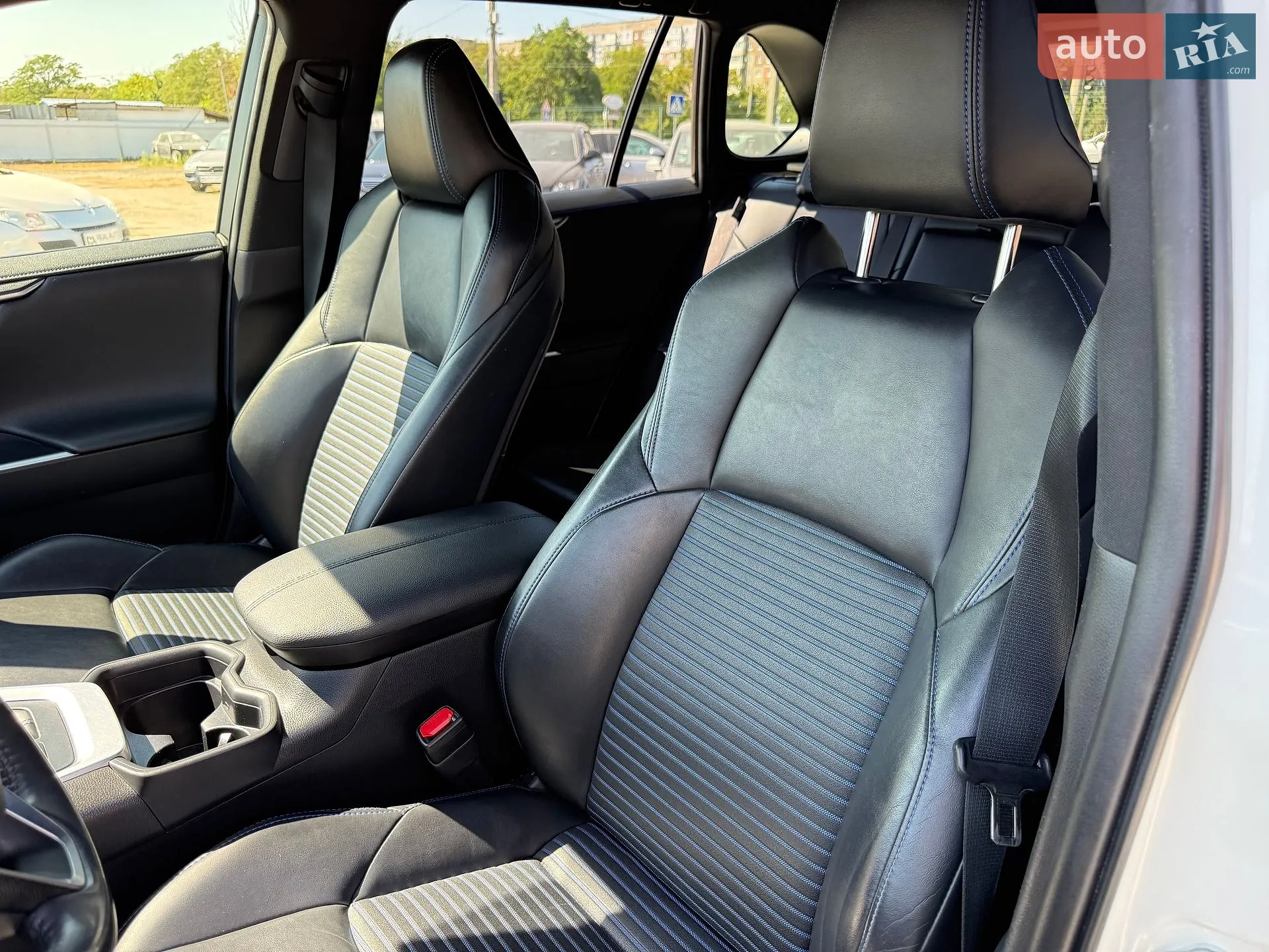 2019 Toyota RAV 4 - мініатюра 10