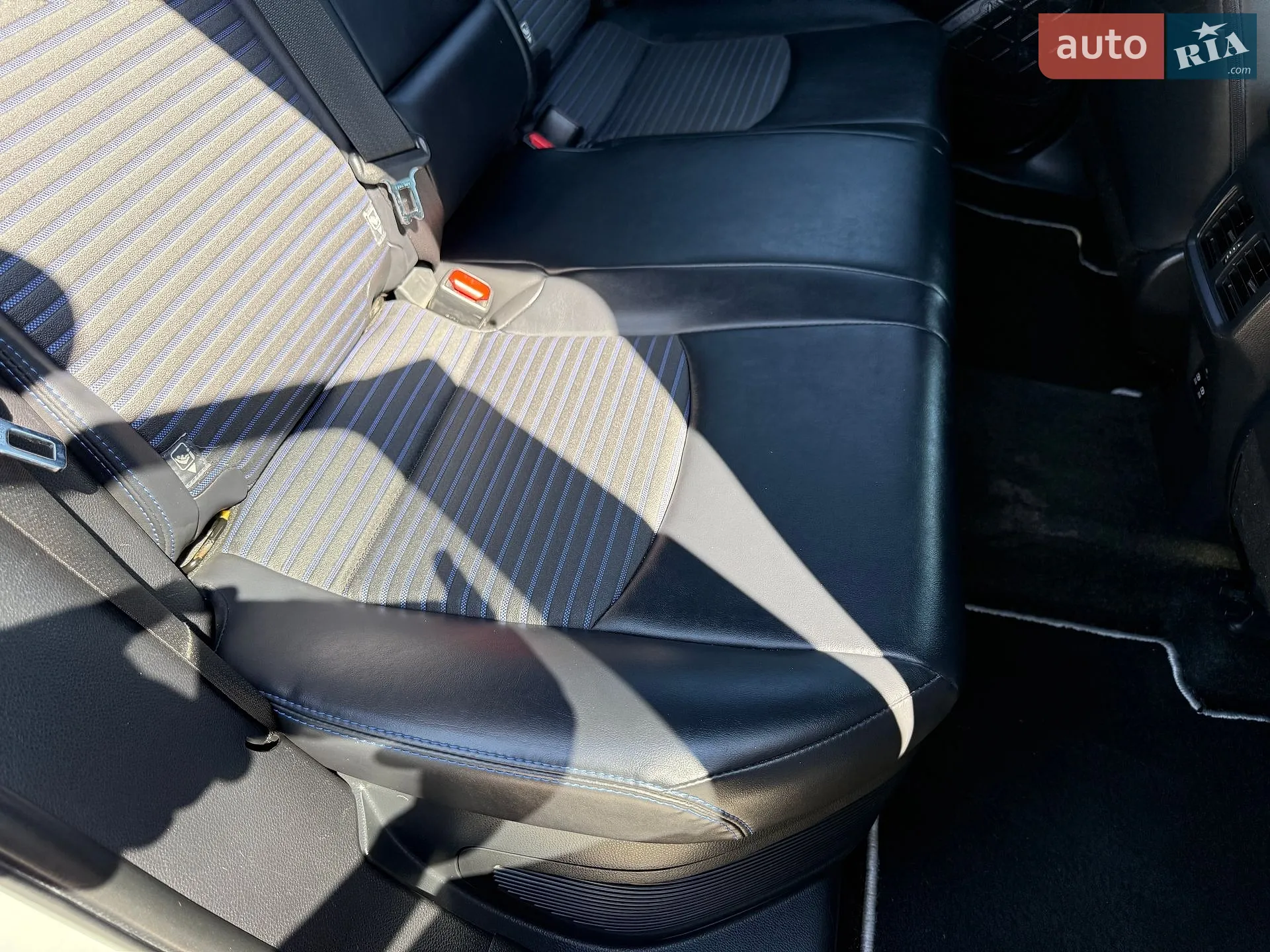 2019 Toyota RAV 4 - мініатюра 19