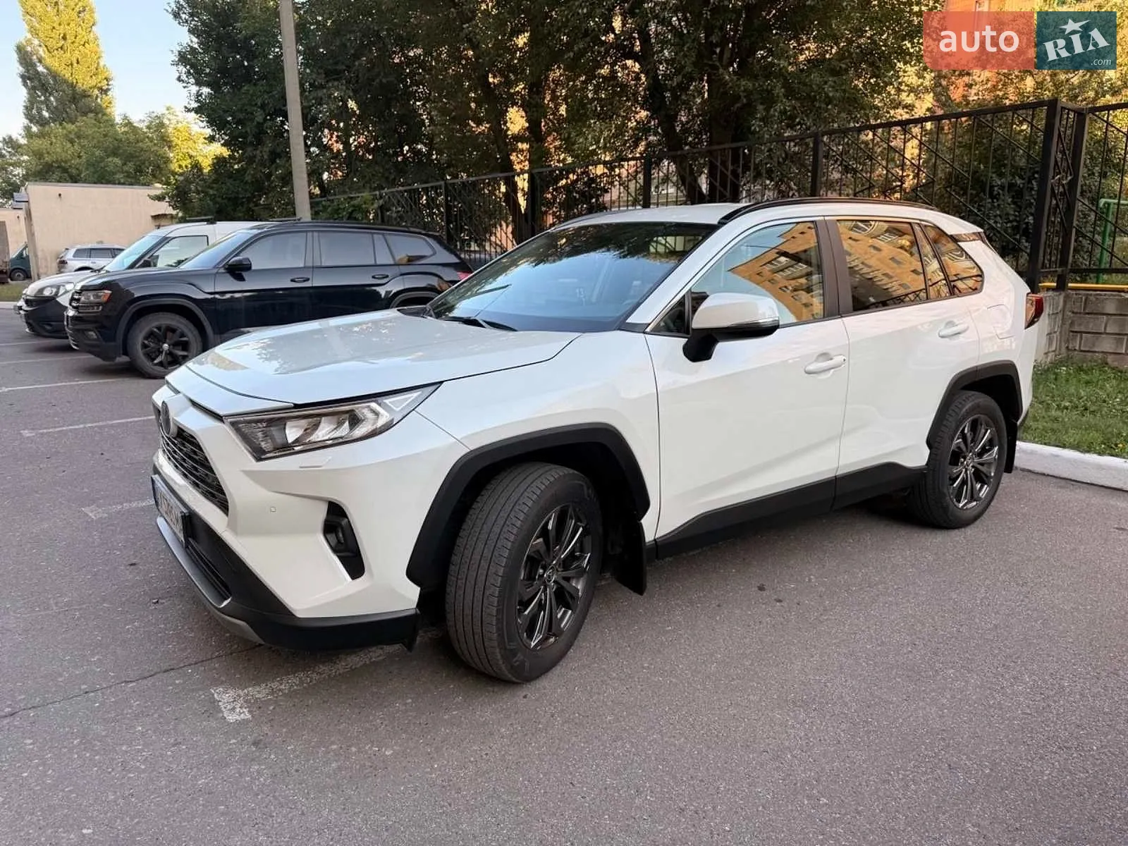 2022 Toyota RAV 4 - фото 1