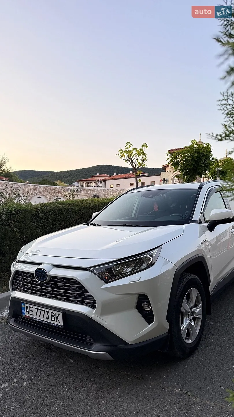 2019 Toyota RAV 4 - фото 1