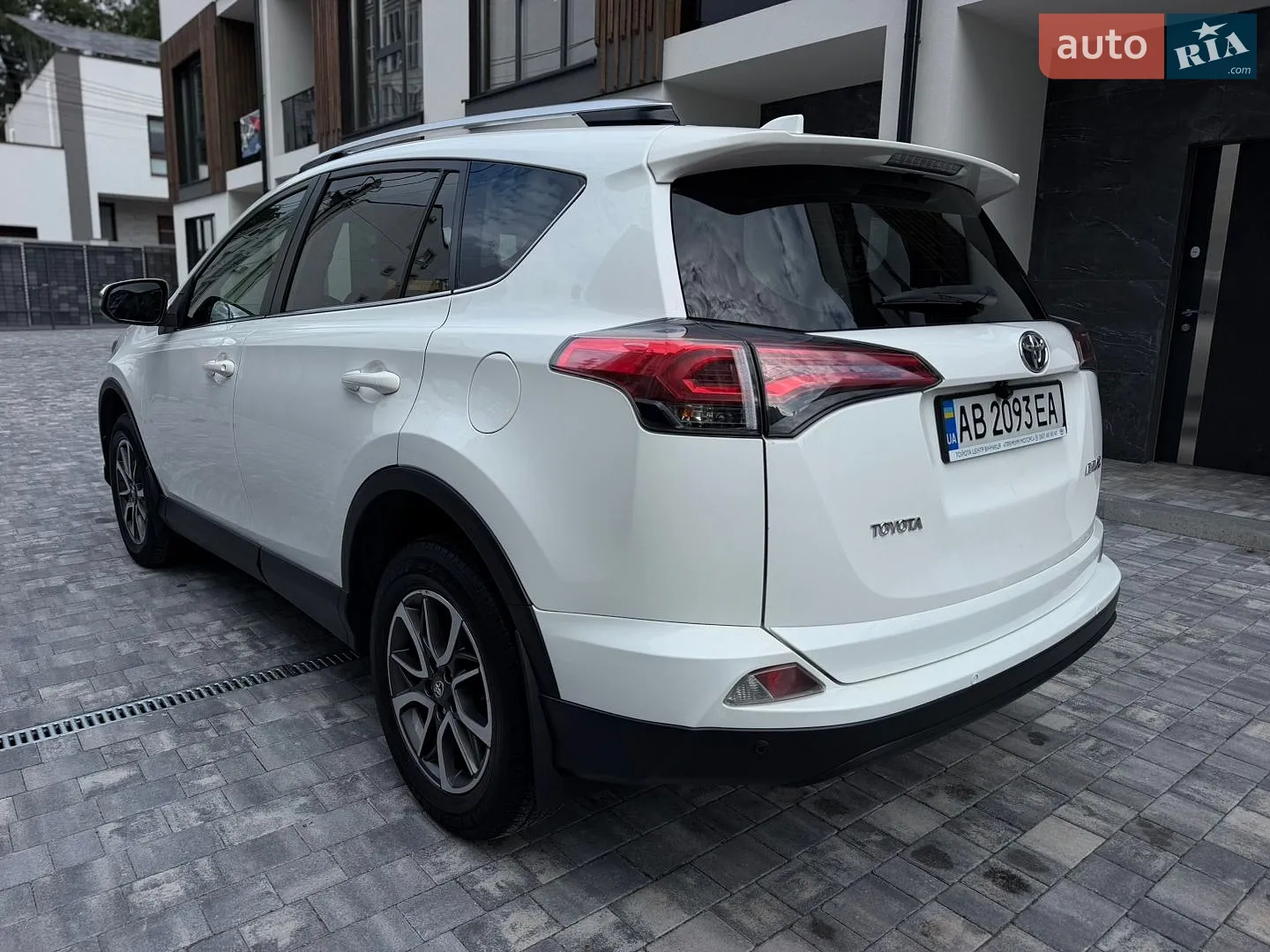 2018 Toyota RAV 4 - мініатюра 10