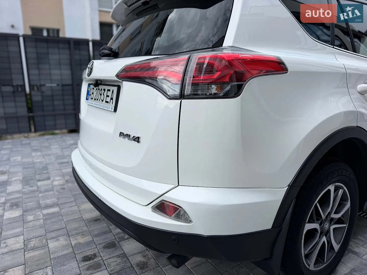2018 Toyota RAV 4 - мініатюра 12