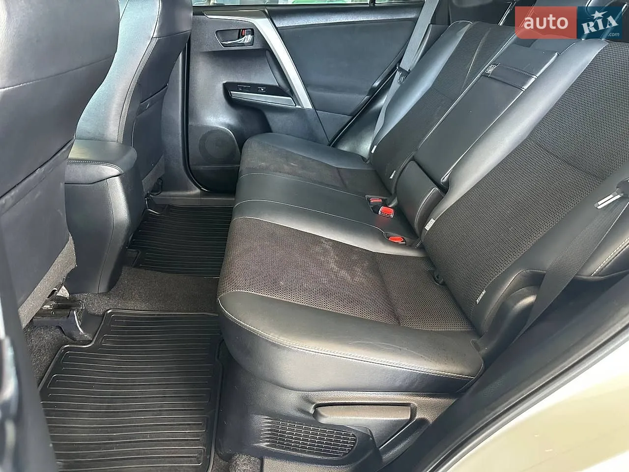 2018 Toyota RAV 4 - мініатюра 11