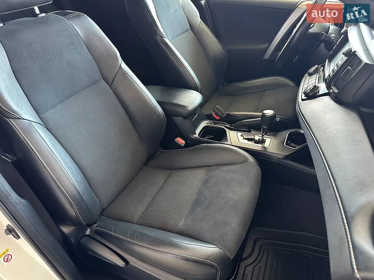 2018 Toyota RAV 4 - мініатюра 17