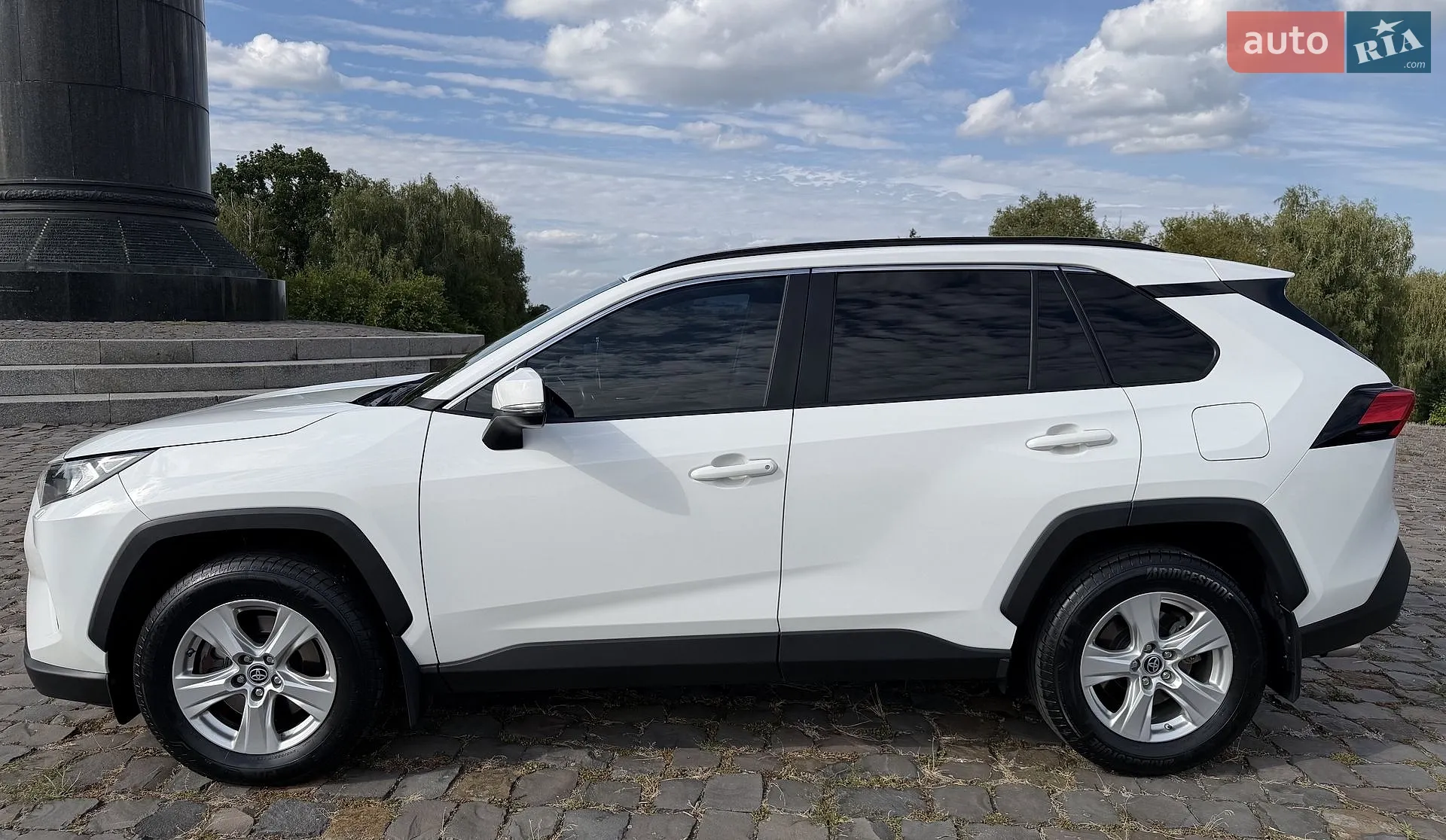 2019 Toyota RAV 4 - мініатюра 10