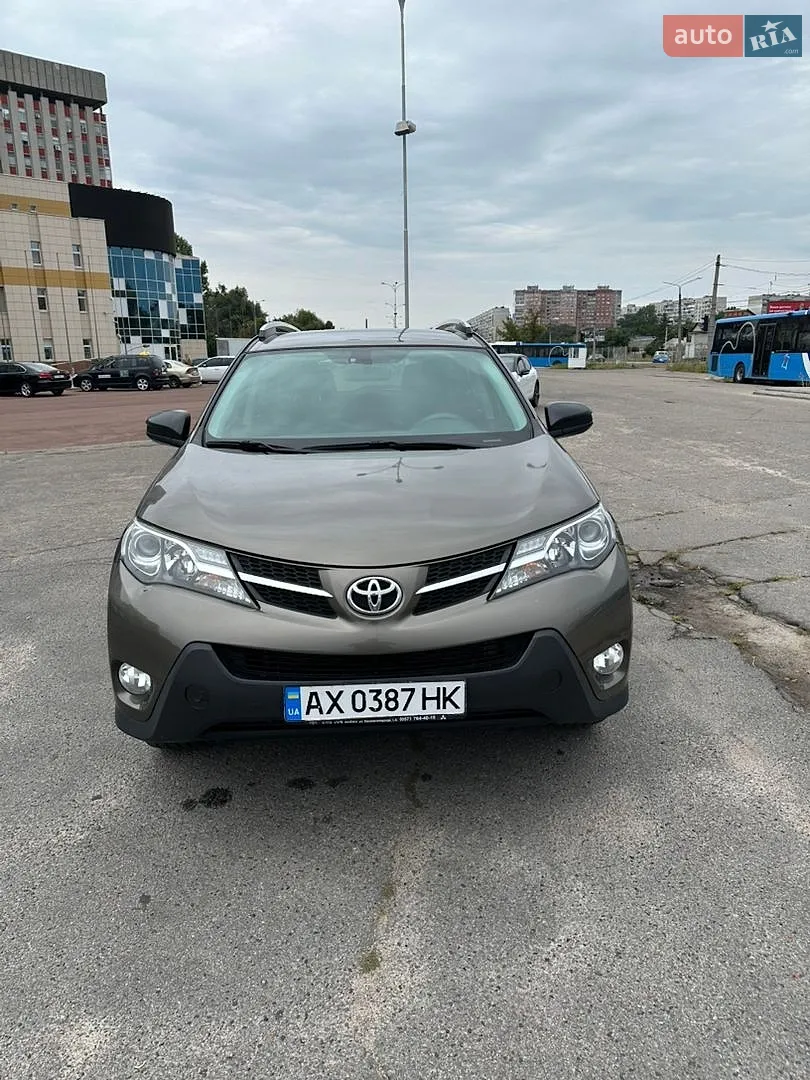 2015 Toyota RAV 4 - фото 1