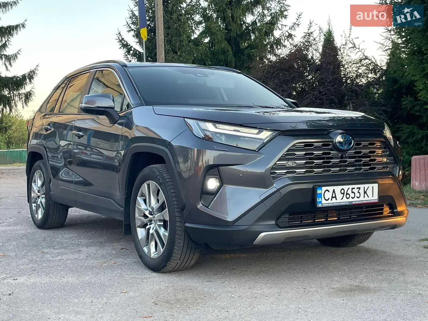 2025 Toyota RAV 4 - фото 1